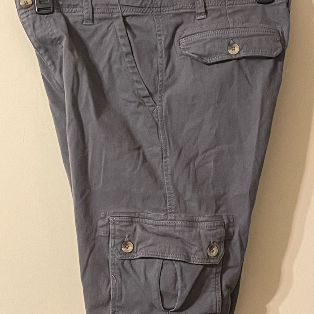 💙MAKE AN OFFER! Boys Cargo Shorts.  Size 18.  Grey. Great condition.  Clean‼️